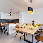 Three Units Vila *