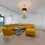 Three Units Vila *
