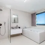 Vila Three Units *