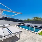 Vila Three Units