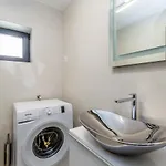 Three Units Vila