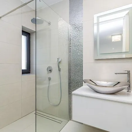 Three Units * Crikvenica