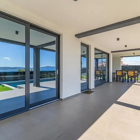 Vila Three Units