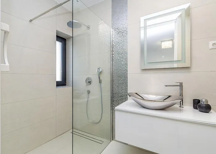 Three Units * Crikvenica