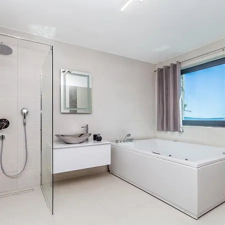 Вилла Three Units *