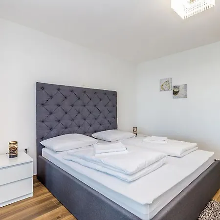 Three Units * Цриквеница