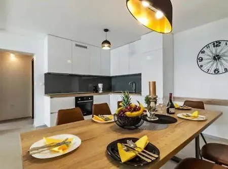 Three Units * Crikvenica