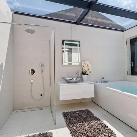 Three Units Цриквеница