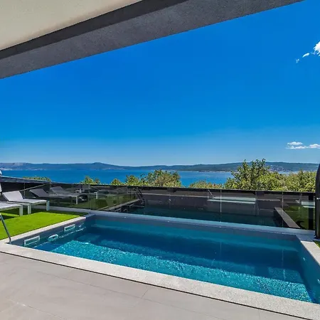 Three Units Цриквеница